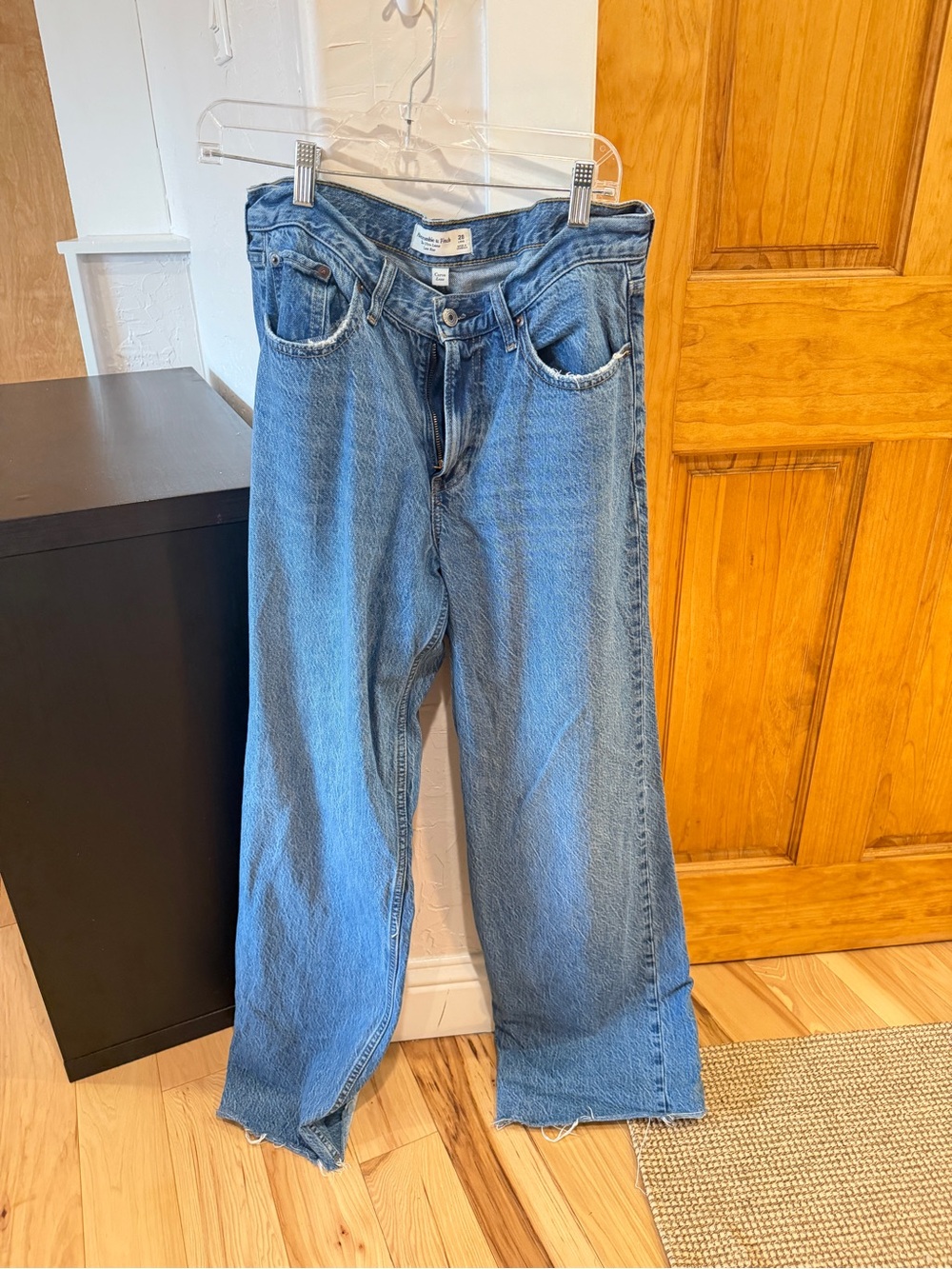 Abercrombie Low Rise Wide Leg Flare Jeans – 28 Long